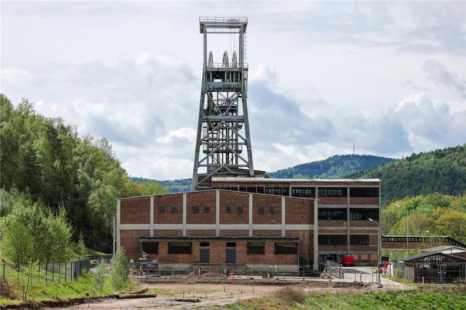 Blick auf den erhaltenen Förderturm des einstigen Wismut-Schachtes 371.Jan Woitas/dpa