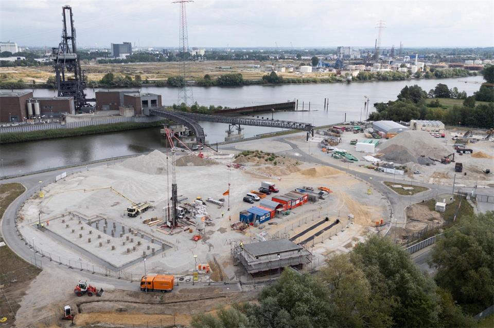Blick auf die Baustelle des Wasserstoff-Anlagenparks. Christian Charisius/dpa