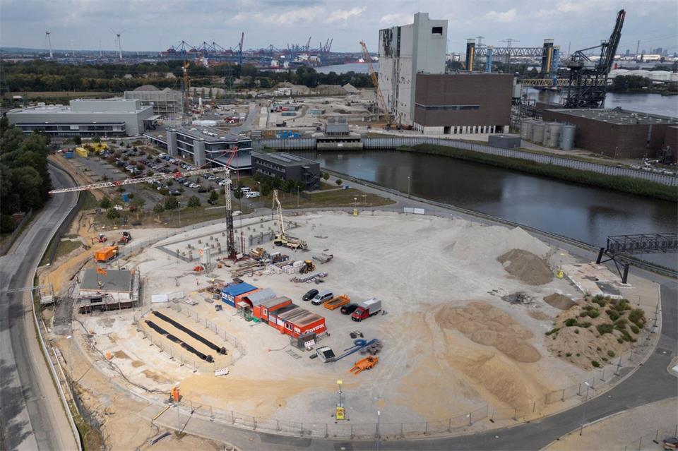 Blick auf die Baustelle des Wasserstoff-Anlagenparks. Christian Charisius/dpa