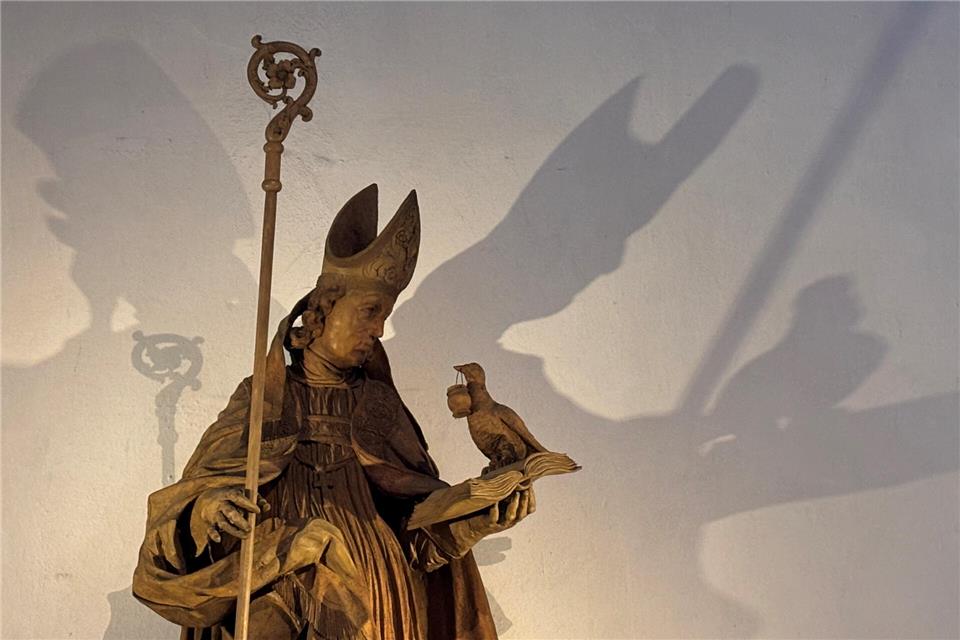 Ex-Propst von Borken soll nicht der einzige Täter gewesen sein Blick auf die Statue des heiligen Remigius in der Borkener Propstei-Kirche: Auf zwei Seelsorger, die Ende der 80er und Anfang der 90er Jahre in der Gemeinde tätig waren, fallen mittlerweile dunkle Schatten.