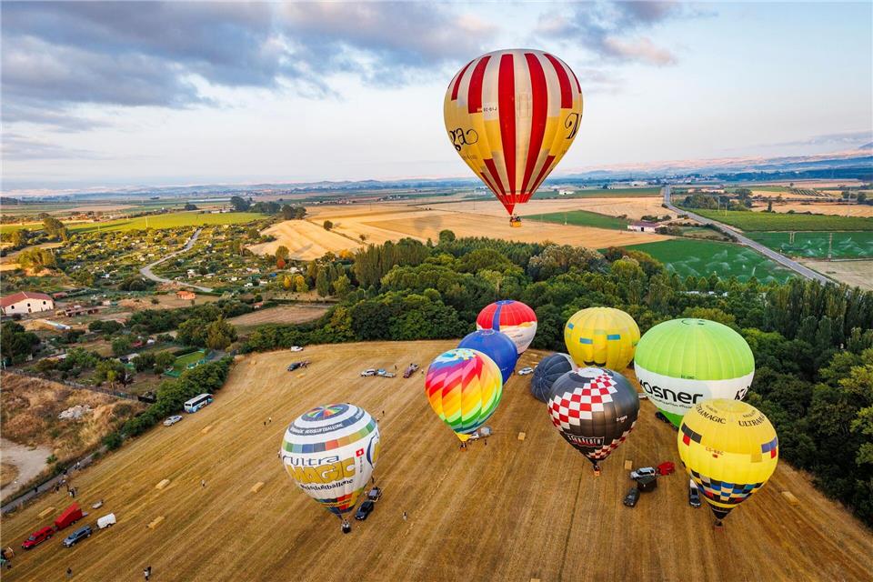 Blick auf die Welt von oben:  Internationale Heißluftballonregatta in der  Rioja-Stadt HaroEUROPA PRESS/dpa