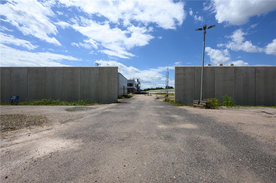 Blick auf die ruhende Baustelle der zukünftigen JVA Zwickau-Marienthal. (Archivbild)Hendrik Schmidt/dpa