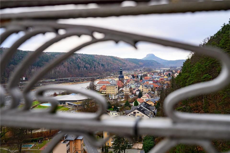 Blick auf die sächsische Kleinstadt im Landkreis Sächsische Schweiz-Osterzgebirge an der Elbe.Robert Michael/dpa