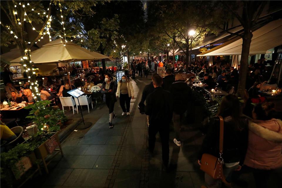 Ist Belgrad das neue Berlin? Blick auf eine Ausgehstraße in der Innenstadt von Belgrad. (Archivbild)Darko Vojinovic/AP/dpa