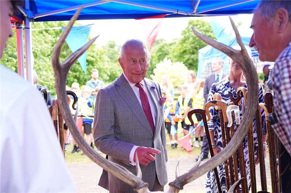Blick auf’s Geweih - König Charles III. besucht Jedburgh während Holyrood-WocheAaron Chown/PA Wire/dpa