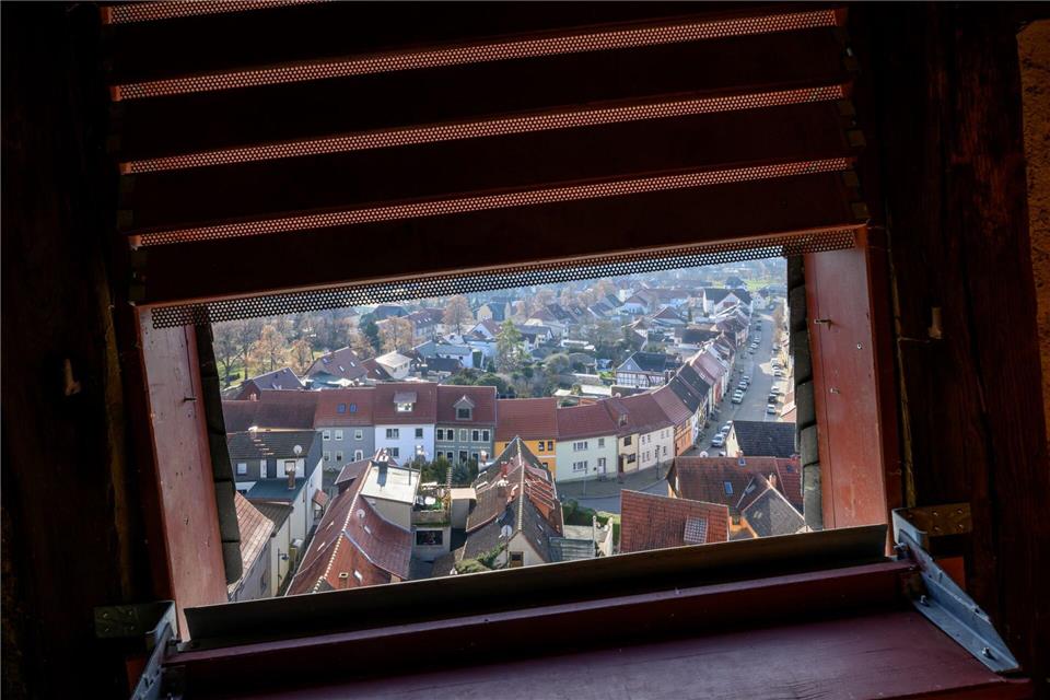 Blick aus dem Dachfenster: Nach mehreren Jahren soll der schiefe Turm in Bad Frankenhausen ab dem kommenden Frühjahr wieder für Gäste zugänglich sein.Hendrik Schmidt/dpa/dpa-tmn
