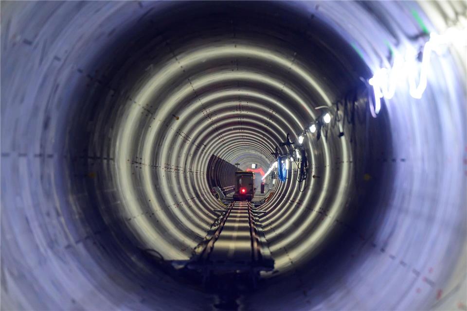 Blick in die Röhre: Zwischen Wewelsfleth in Schleswig-Holstein und Wischhafen in Niedersachsen ist der Suedlink-Tunnel unter der Elbe fertig geworden.Philipp Schulze/dpa