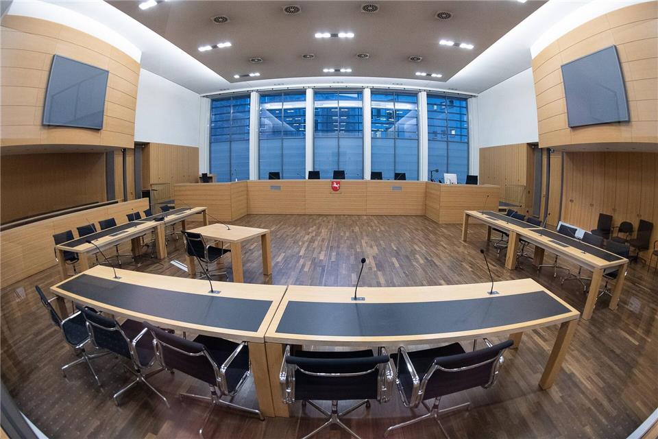 Blick in einen Saal im Landgericht Braunschweig. Dort beginnt ein Prozess um jahrelange Misshandlungen in einem Pflegeheim. (Symbolbild)Swen Pförtner/dpa
