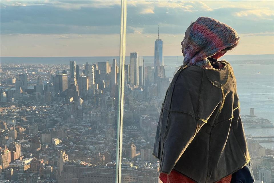 Teure beste Aussicht - New Yorks Wolkenkratzer im Wettbewerb Blick nach Downtown mit dem World Trade Center.Benno Schwinghammer/dpa