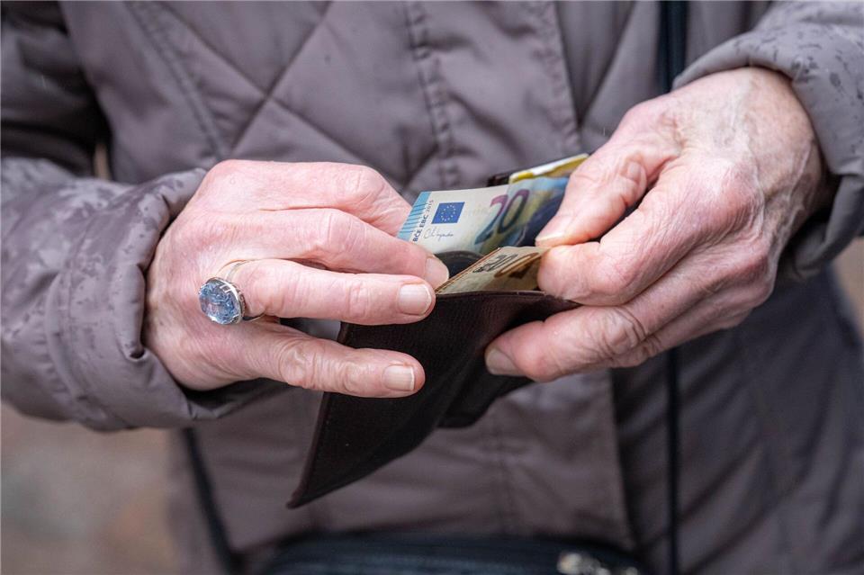 Blickpunkt Rente: Wie viel mehr oder weniger es künftig gibt, entscheidet sich im Bundestag. (Symbolbild) Sina Schuldt/dpa