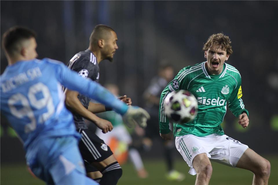 Blieb selbst ohne Torerfolg: Nick Woltemade (r)Uncredited/AP/dpa