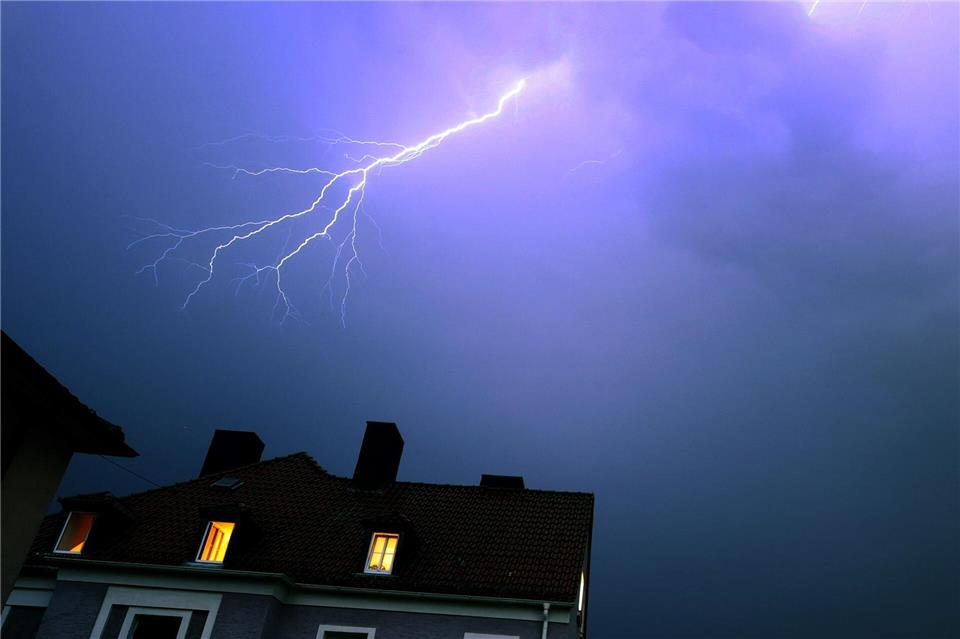 Blitze haben vergangenes Jahr hohe Schäden angerichtet. (Archivbild)picture alliance/dpa
