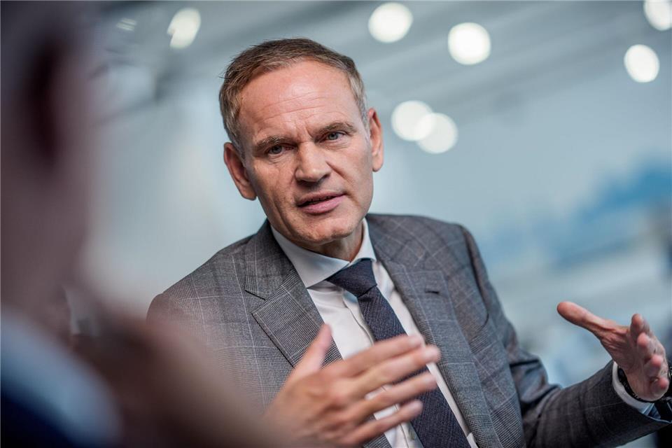 VW-Chef Blume: Kommen beim Sparen gut voran Blume: „Um eine erfolgreiche Zukunft dieses Unternehmens zu sichern, ist die Kostenarbeit entscheidend.“Michael Kappeler/dpa