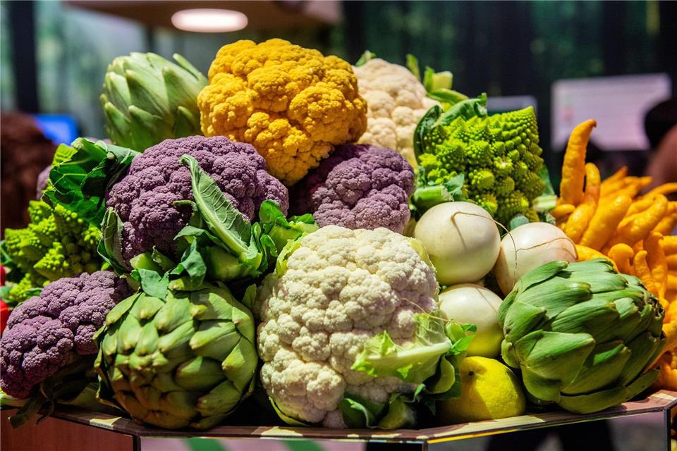 Blumenkohl in Gelb, Grün oder Lila bringt Abwechslung auf den Teller und schmeckt genauso gut wie der klassische Weiße. Optisches Highlight ist auch der Romanesco mit seinen türmchenartigen Rosen.Zacharie Scheurer/dpa-tmn