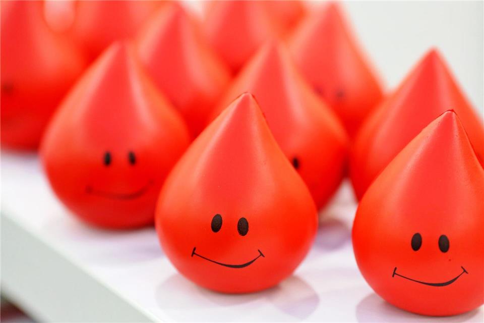 Blut spenden, Geld bekommen – und Steuern zahlen? Bis zu 256 Euro pro Jahr sind steuerfrei – doch diese Freigrenze schließt auch andere Tätigkeiten ein.picture alliance/dpa