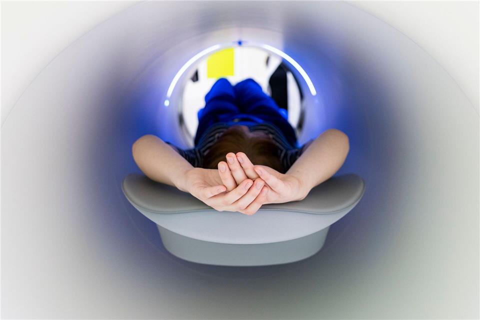 Blutungen im Gehirn? Halten Bewusstseinsstörungen an, sollte man unbedingt abklären lassen, was dahintersteckt. Dabei helfen bildgebende Verfahren.  picture alliance/dpa