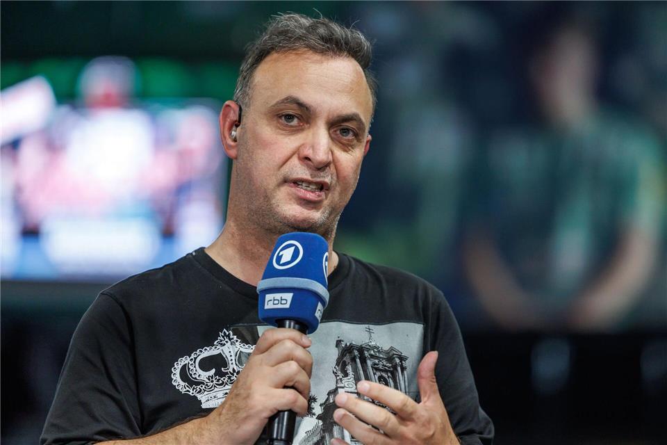 Bob Hanning bekommt die Wut der Fans klar zu spüren. Andreas Gora/dpa