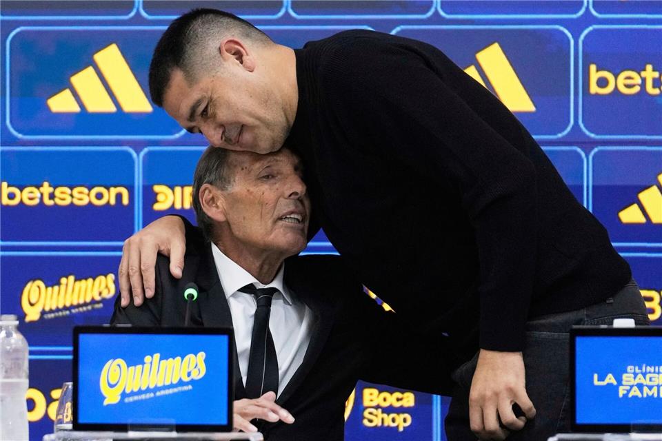 Boca-Juniors-Trainer Russo gestorben Boca-Juniors-Trainer Russo und Club-Präsident Riquelme bei einer Pressekonferenz.Gustavo Garello/AP/dpa