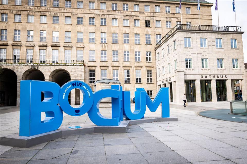 Bochums Oberbürgermeister Jörg Lukat hat nach den Vorwürfen eine Sonderprüfung beauftragt. (Symbolbild)Christoph Reichwein/dpa