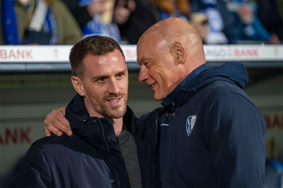 Bochums Sportlicher Leiter Simon Zoller hat mit Trainer Uwe Rösler noch drei Spieler zum Transferschluss geholt.David Inderlied/dpa