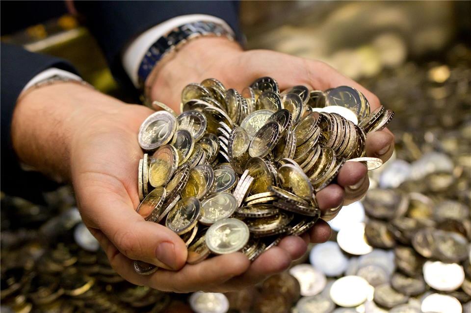 Börsengewinne haben die Vermögen kräftig steigen lassen - Reiche profitieren besonders. (Symbolbild)Sven Hoppe/dpa