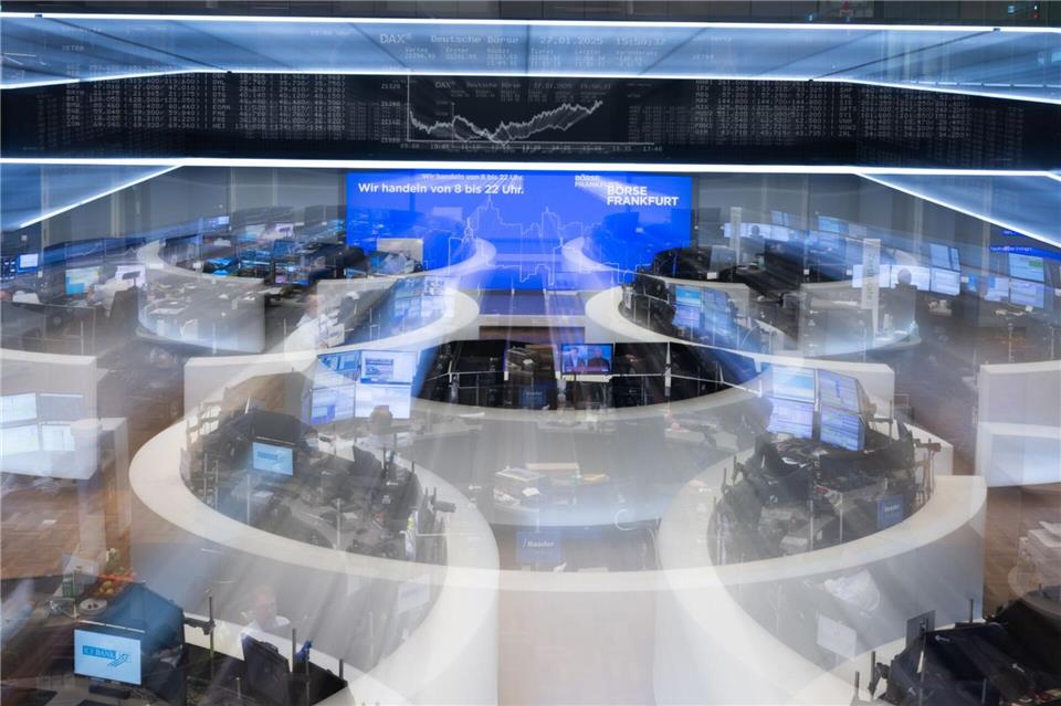 Börsensaal in Frankfurt: Weltweit geraten die Aktienmärkte unter Druck wegen des Iran-KriegsBoris Roessler/dpa