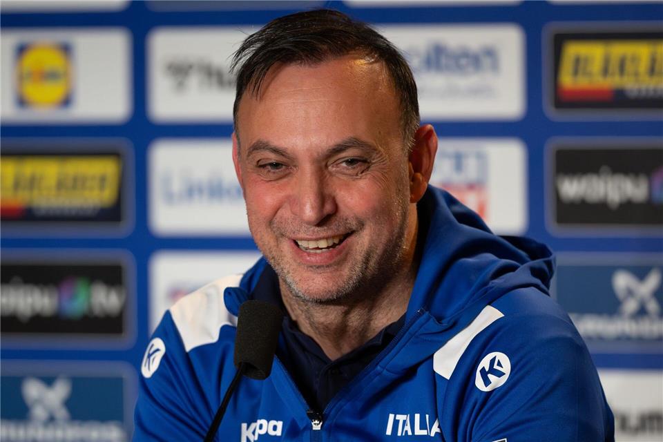 Bon Hanning trainiert die Italiener seit 2025. (Archivbild)Soeren Stache/dpa