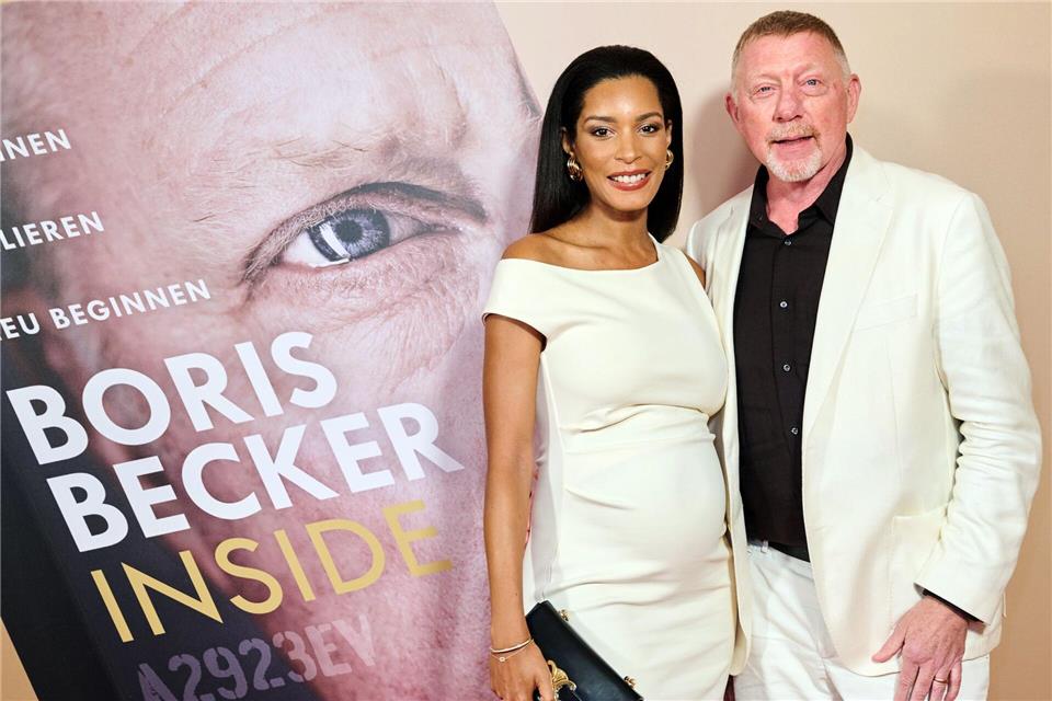 Boris Becker mit seiner Frau Lilian de Carvalho Monteiro bei der Vorstellung seines Buches. Die beiden sind nun Eltern ihres ersten gemeinsamen Kindes geworden. (Archivbild)Annette Riedl/dpa
