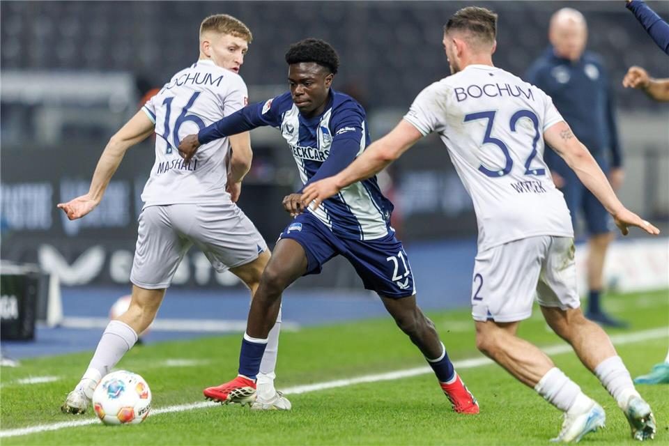 Boris Mamuzah Lum (M) wurde für die U19-EM nominiert. (Archivbild)Andreas Gora/dpa