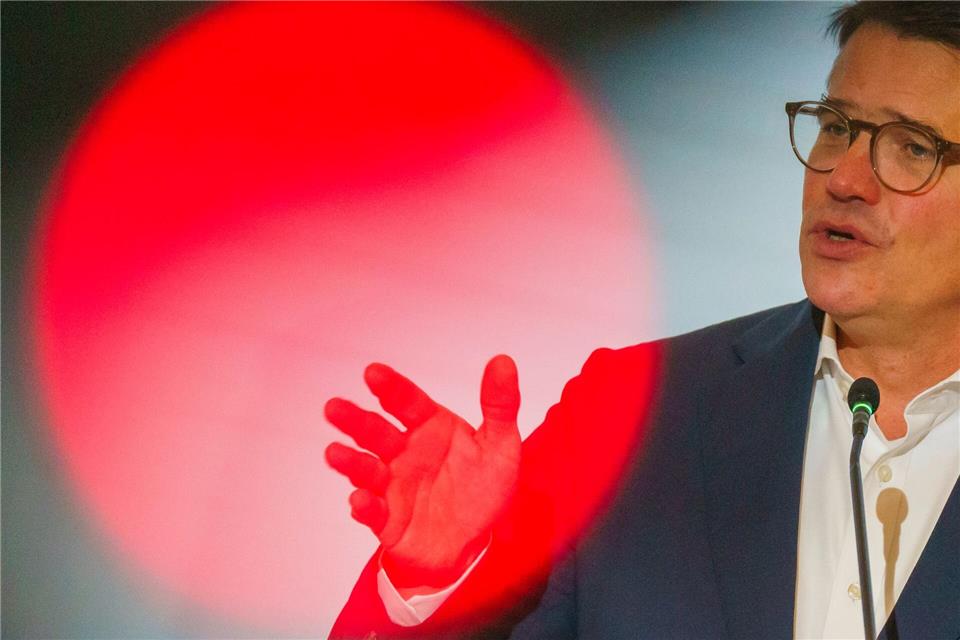 Boris Rhein, CDU- und Regierungschef von Hessen, kann sich über jüngste Umfrageergebnisse für Schwarz-Rot im Land freuen. (Archivbild)Andreas Arnold/dpa
