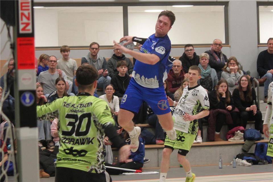 Borkens Jona Wansing auf dem Weg zu einem seiner sieben Tore gegen Alstaden.