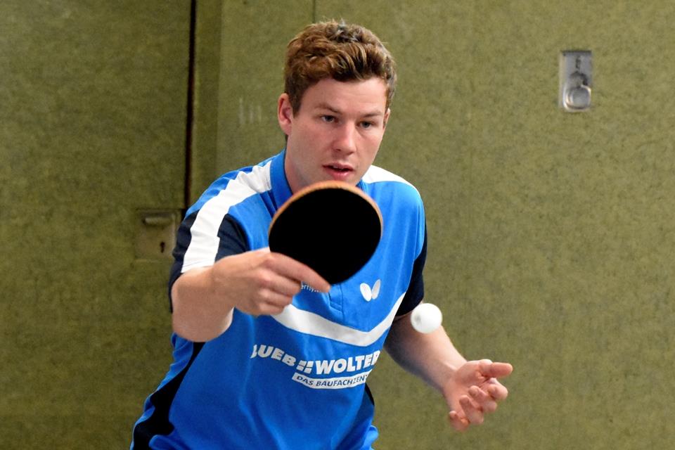 Borkens Landesliga-Akteur Jannik Weidemann siegte im Doppel – und doppelt im Einzel.