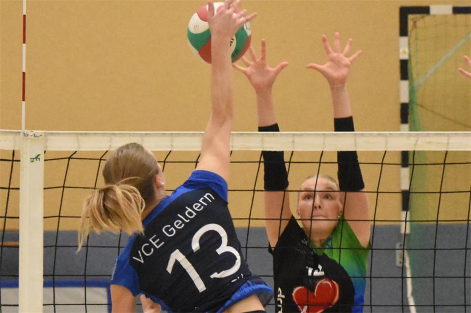 Borkens Zuspielerin Maja Feldhaus (rechts) erhielt die MVP-Silbermedaille.