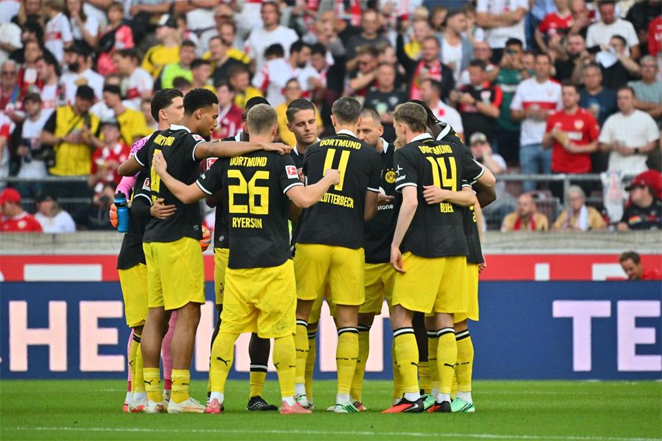 Borussia Dortmund hat in der Bundesliga die Tabellenspitze übernommen.Jan-Philipp Strobel/dpa