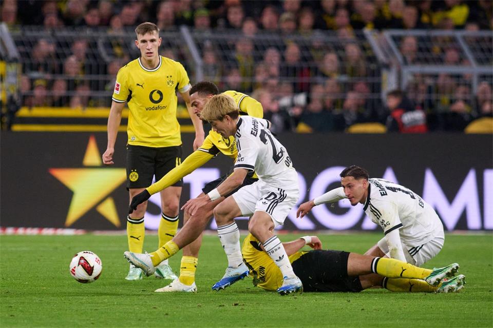 Borussia Dortmund und Eintracht Frankfurt lieferten sich am Samstagabend ein intensives Traditionsduell. Bernd Thissen/dpa