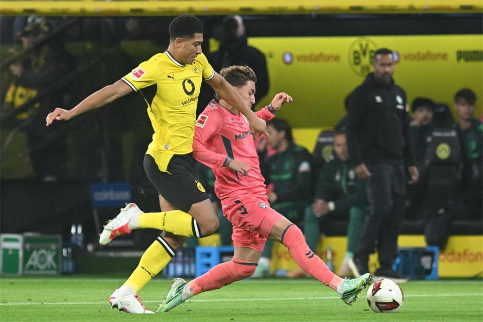 Borussia Dortmund und Werder Bremen benötigten nach der langen Länderspielpause etwas Zeit, um ins Spiel zu finden. Bernd Thissen/dpa
