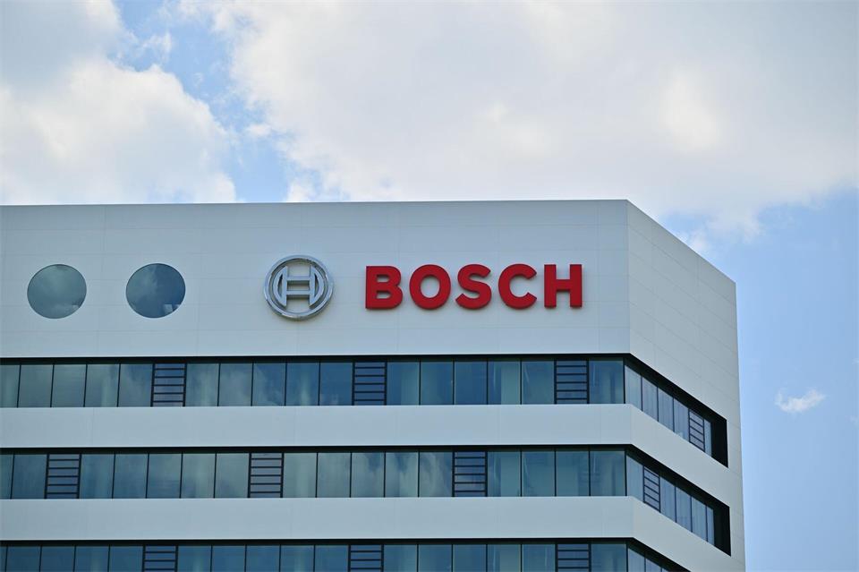 Bosch baut bald humanoide Roboter. (Archivbild)Jan-Philipp Strobel/dpa