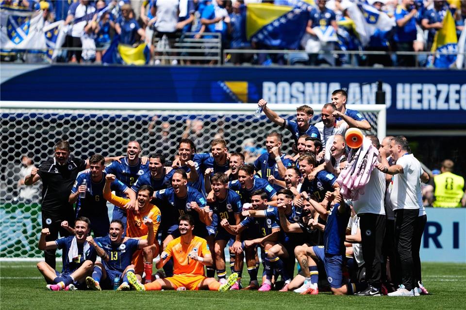 Bosnien-Herzegowina will auch im Sechzehntelfinale gegen die USA juben. (Archivbild)Lindsey Wasson/AP/dpa