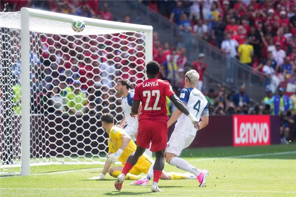 Bosniens Defensive hielt lange Stand. Nathan Denette/The Canadian Press/AP/dpa