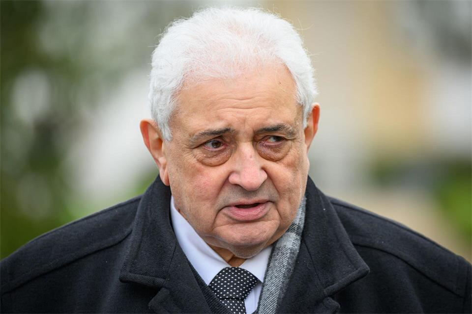 Botschafter Netschajew verteidigt unbeirrt die Politik seines Landes. (Archivbild)Patrick Pleul/dpa