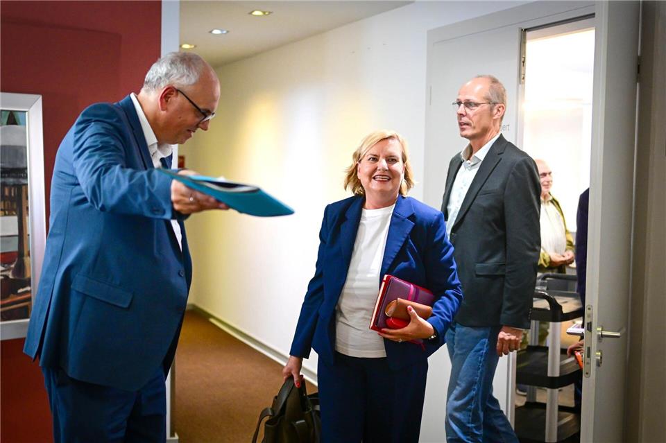 Bovenschulte zeigte sich erfreut über die beiden Kandidaten für den Bremer Senat. Sina Schuldt/dpa