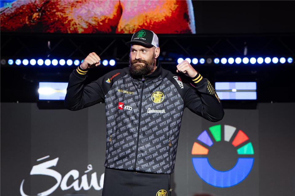 Box-Star Tyson Fury zeigt vor dem Rückkampf gegen Oleksandr Usyk in Riad seine Muskeln-/Saudi Press Agency/dpa