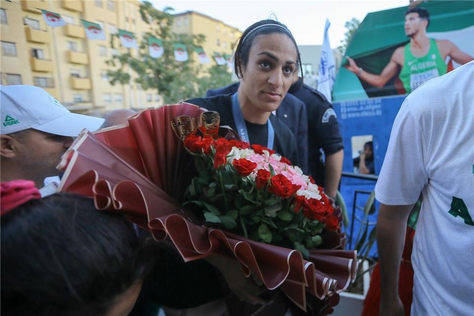 Boxerin Khelif will bei Olympia 2028 in Los Angeles antreten (Archivbild).Anis Belghoul/AP/dpa