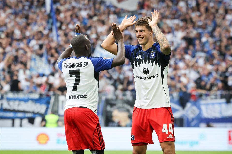 Brach den Tor-Bann des HSV: Luka Vuskovic (r). Christian Charisius/dpa