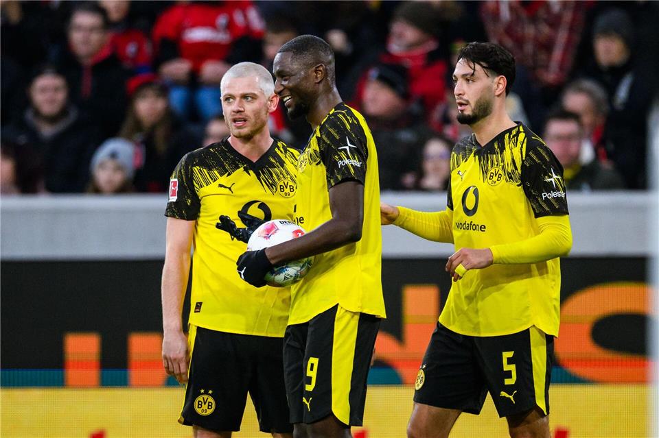 Brachte den BVB in Führung: Ramy Bensebaini (r.).Tom Weller/dpa