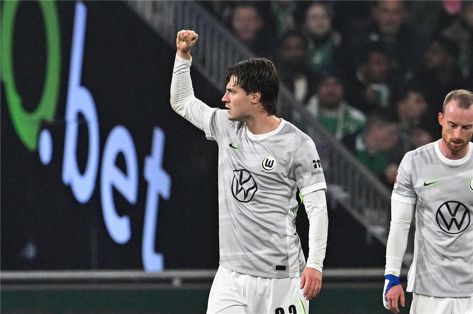 Brachte den VfL Wolfsburg in Front: Mattias Svanberg (l)Carmen Jaspersen/dpa