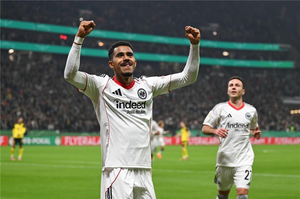 Elfmeterkrimi: BVB besiegelt frühes Pokal-Aus für Frankfurt  Brachte die Eintracht in Führung: Ansgar Knauff.Arne Dedert/dpa