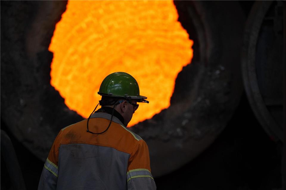 Branche in der Krise: Gestiegene Energiepreise, Billigimporte vor allem aus China, Kosten für den Umbau hin zu einer klimafreundlicheren Stahlproduktion sowie hohe US-Zölle bereiten der Stahlindustrie Probleme. (Archivbild)Sebastian Kahnert/dpa