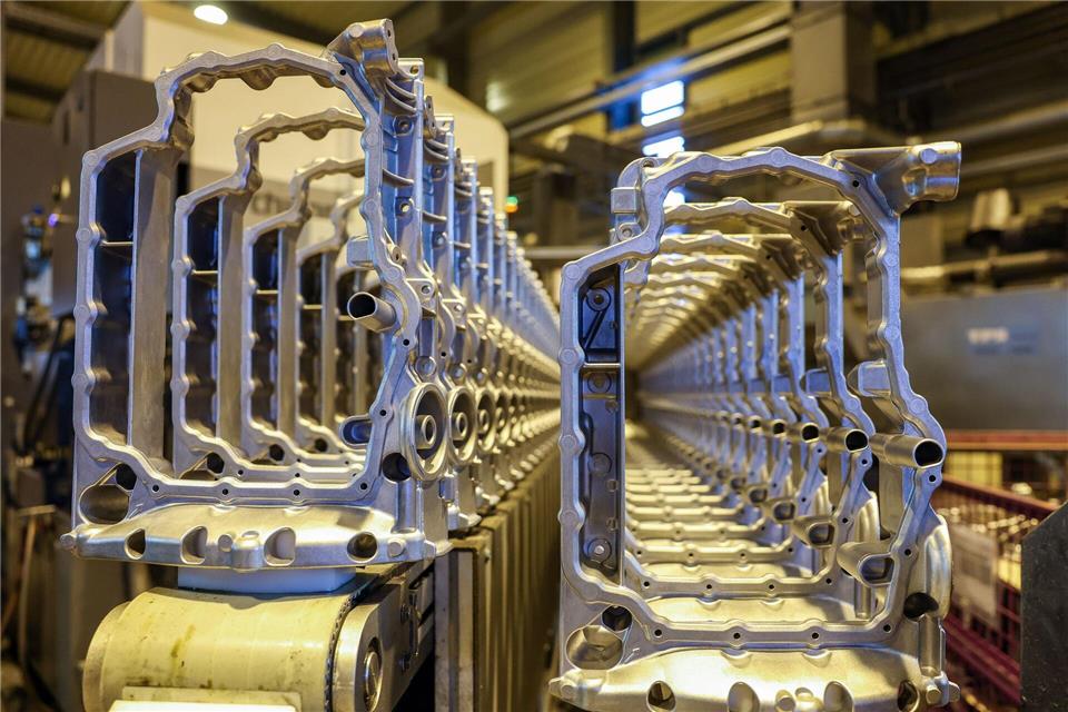 Branchenexperten sehen gute Chancen für Autozulieferer, sich neue Geschäftsfelder im Rüstungsbereich zu erschließen. Etwa mit der Fertigung von Karosserieteilen, Antriebskomponenten aber auch Fahrzeug- und Assistenzsystemen. (Symbolbild)Jan Woitas/dpa