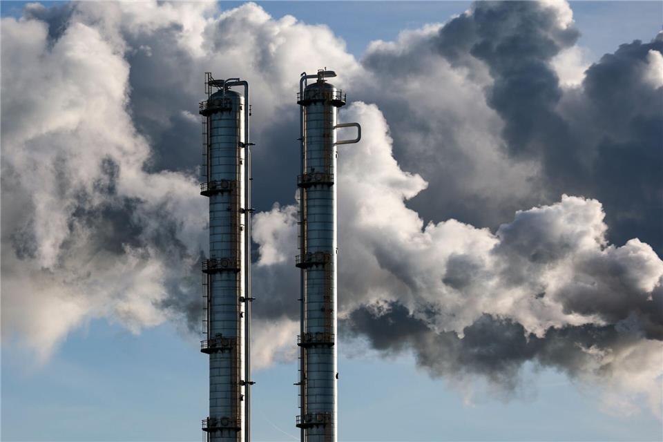 Branchenverbände befürchten einen Domino-Effekt, wenn Unternehmen im Mitteldeutschen Chemiedreieck wegbrechen. (Archivbild)Jan Woitas/dpa